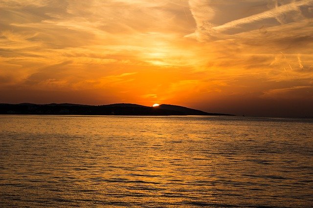 západ slunce za mořem.jpg